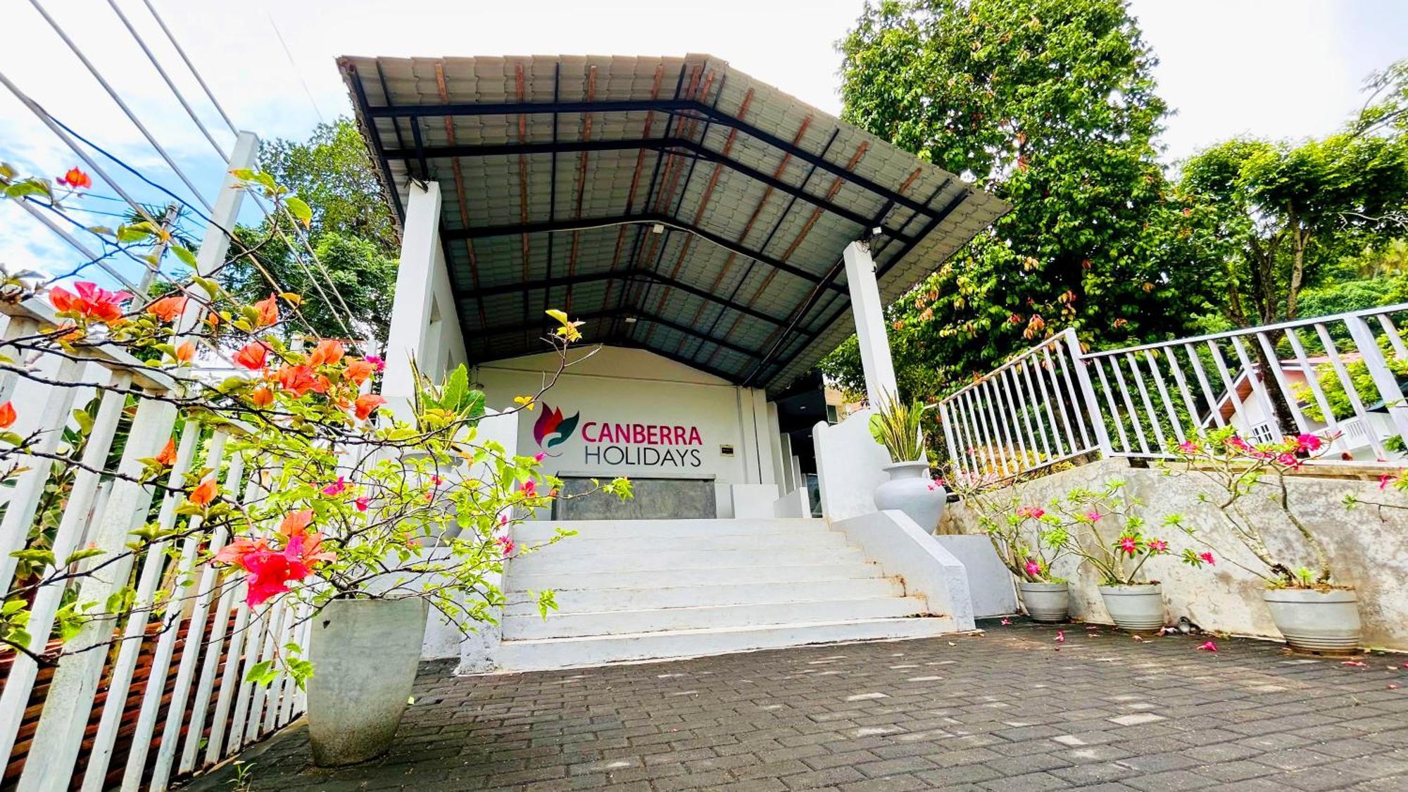 Canberra Holidays - Mirissa Exterior photo